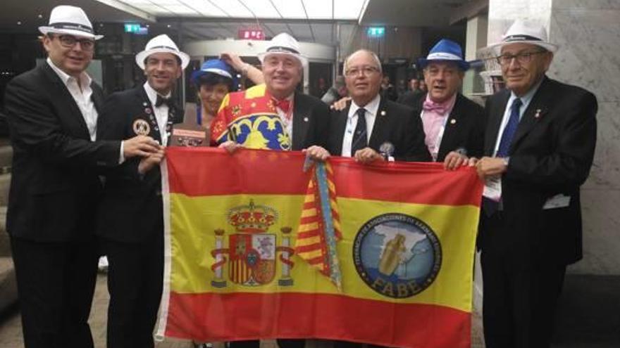 Toni Cortés con la delegación valenciana y española.