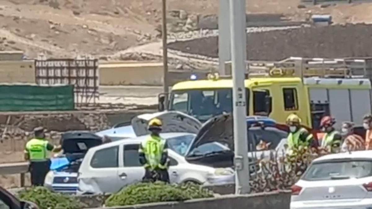 Accidente de cinco coches en la GC-1 a la altura del barranco de Telde, cerca de CC Las Terrazas