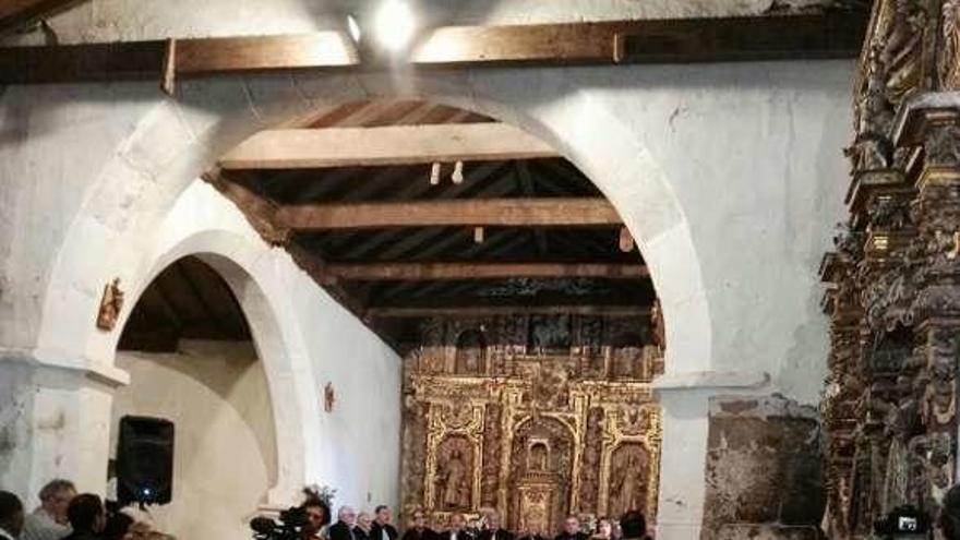 Nombramiento de nuevos jueces en el interior de la iglesia. // FdV