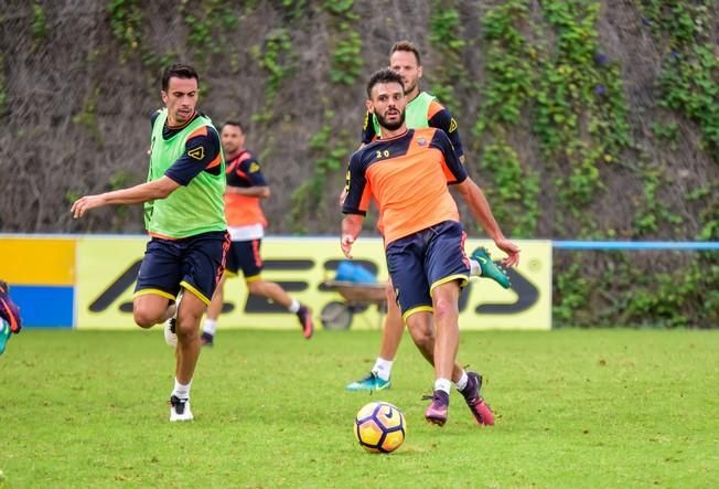 Entrenamiento de la UD Las Palmas en Barranco ...