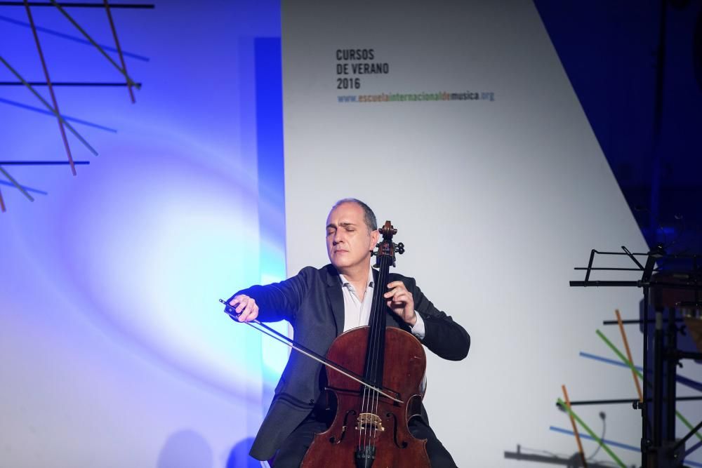 La Reina inaugura en Oviedo los cursos de verano de la Fundación