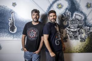 Entrevista a Estopa, camino a su 25º aniversario.