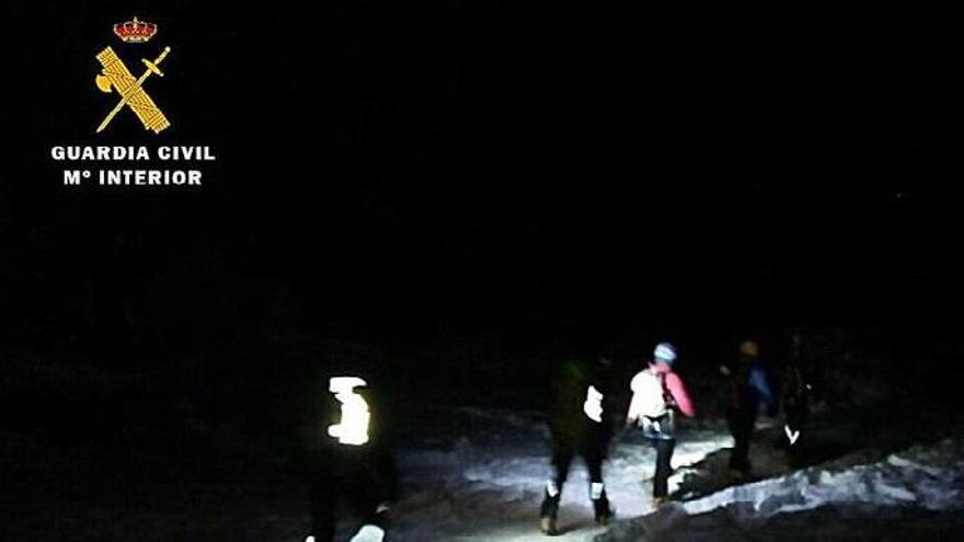Rescatados dos montañeros en plena noche tras perderse