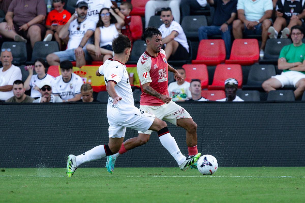 Foto del AD Ceuta 2-1 Málaga CF, cuarto amistoso esta pretemporada, en el que los locales se llevaron el Trofeo ‘Ciudad de Ceuta’. Primera derrota malaguista en esta preparación para la vuelta a Primera.