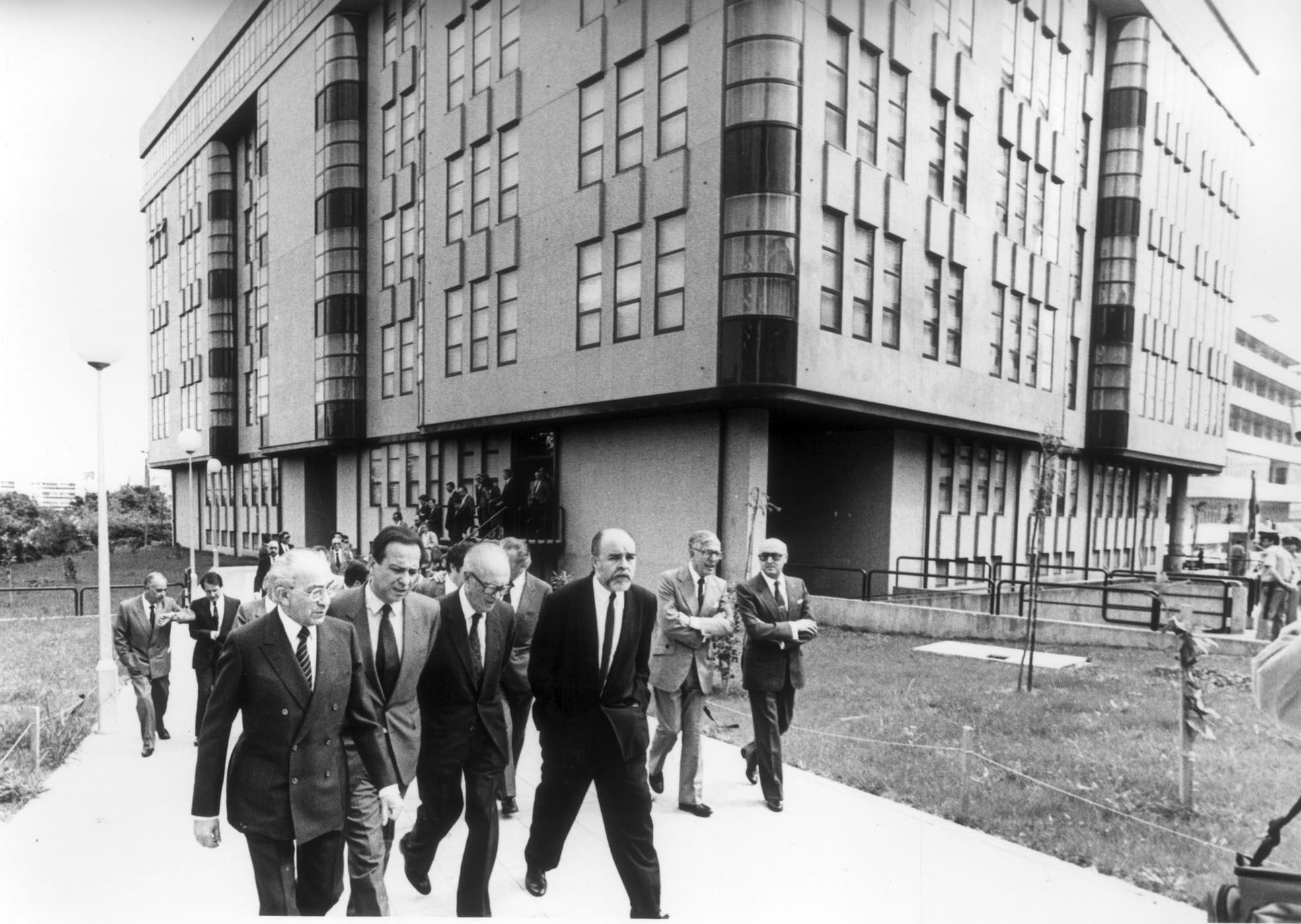 Inauguración del viejo edificio de la calle Lalín en 1987.