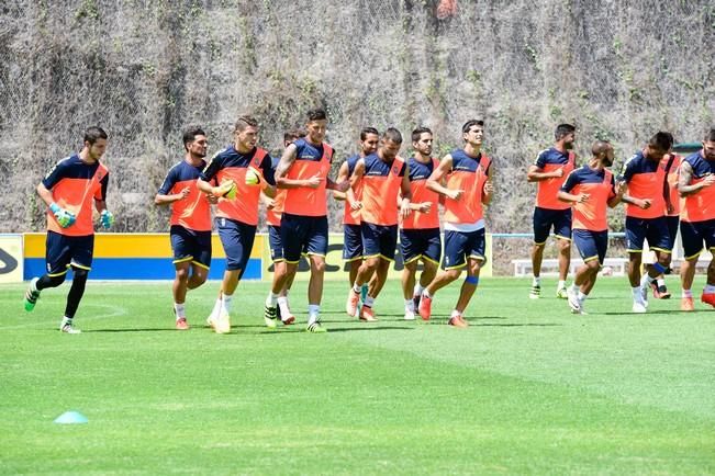 Entrenamiento de la UD Las Palmas en Barranco ...