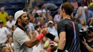 Fernando Verdasco y Andy Murray se saludan tras el partido.