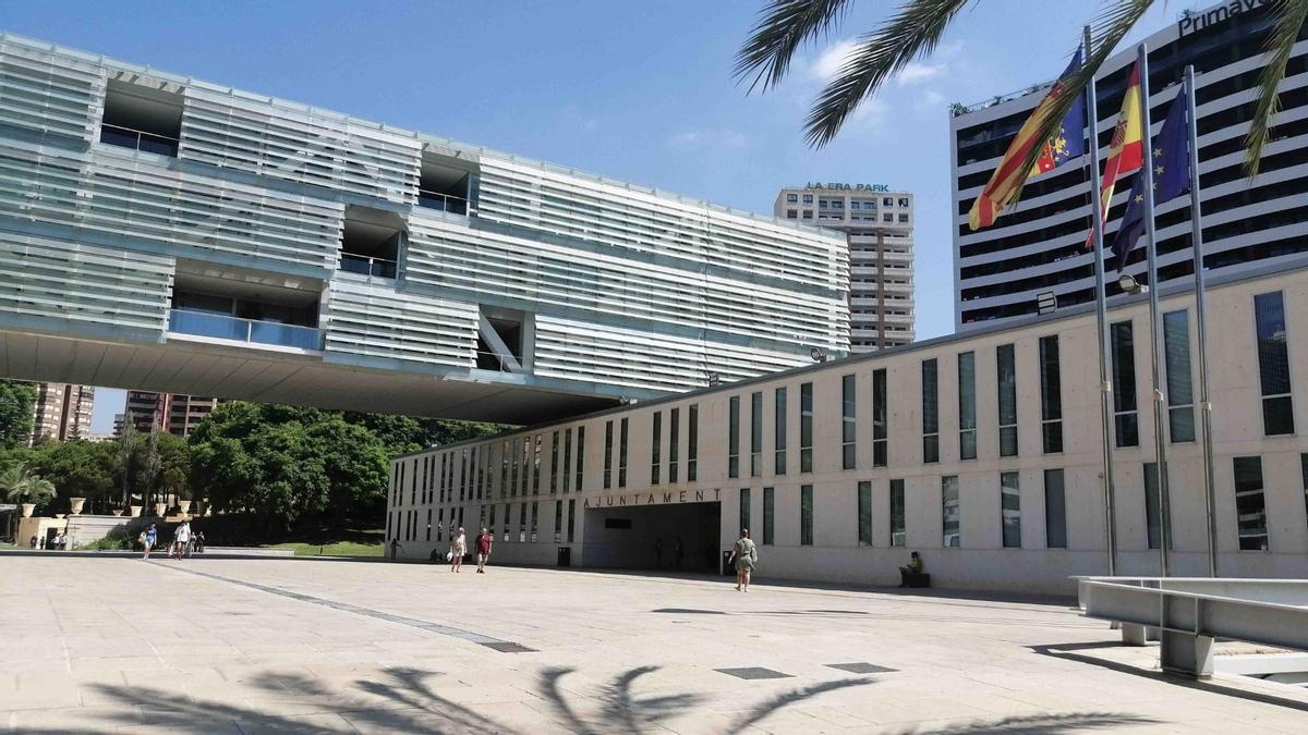 La oposición socialista del Ayuntamiento de Benidorm pide la acualización de los datos del portal de transparencia.