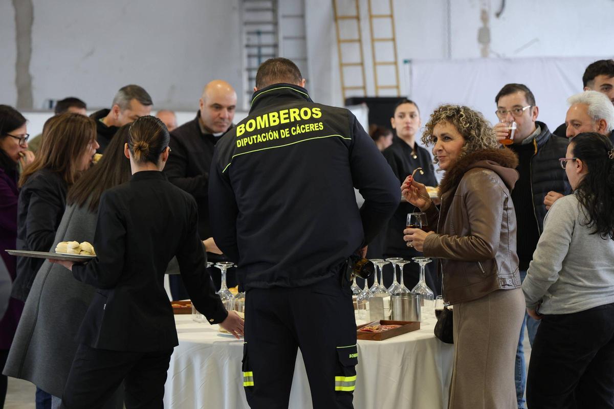 El SEPEI de Cáceres celebra el acto en honor a San Juan de Dios y reconoce la labor de los bomberos