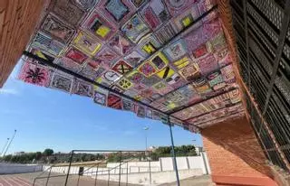 El IES Guadalquivir luce nuevo techado hecho con textil reciclado