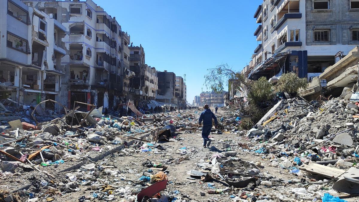 Destrozos tras un bombardeo israelí sobre la Franja de Gaza