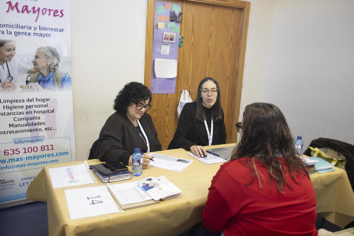 Todas las fotos del "maratón" de entrevistas laborales celebrado en Xàtiva