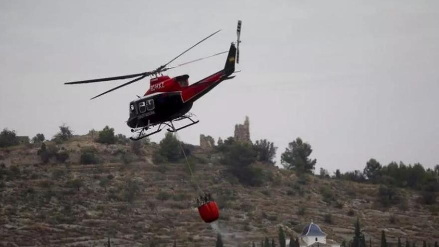 Controlado el incendio forestal en el entorno del paraje natural de les Penyes Altes de Artana