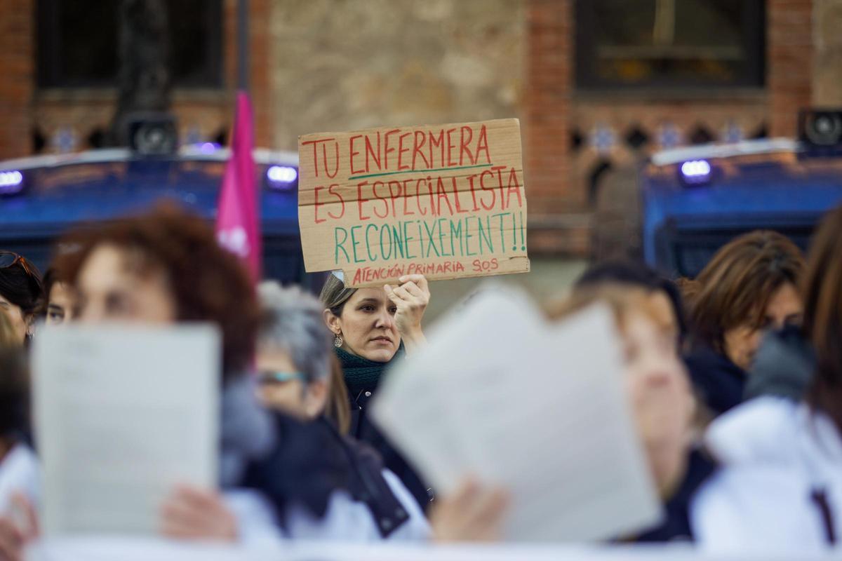 Continúa la concentración de Infermeres de Catalunya para reclamar mejoras laborales