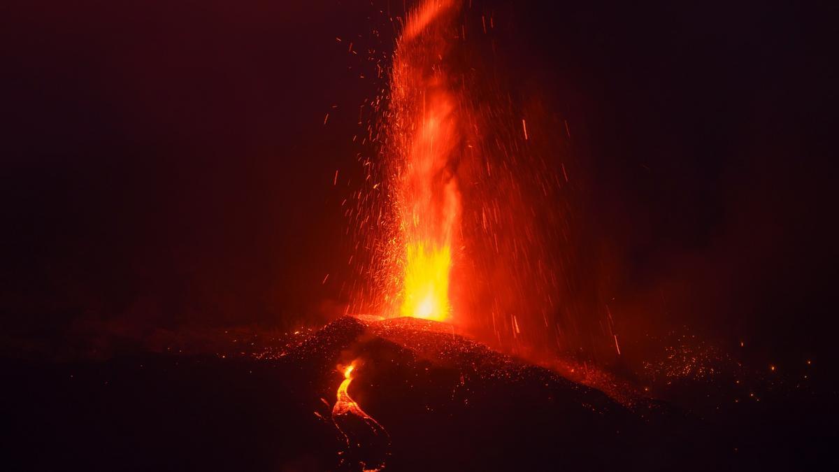 Se incrementa la actividad explosiva de las bocas del volcán de La Palma