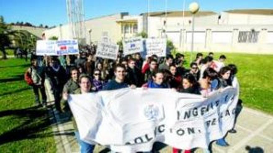 Los estudiantes de Informática piden atribuciones profesionales