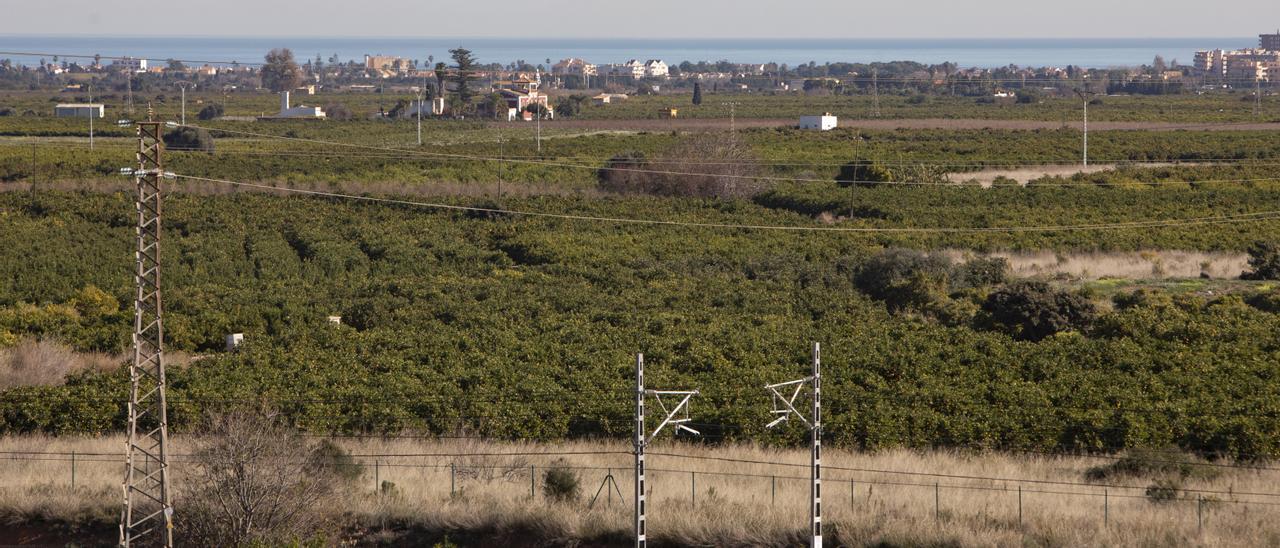 Terrenos donde Iberdrola va a instalar placas fotovoltaicas para abastecer de electricidad a la gigafactoría de Volkswagen en Sagunt