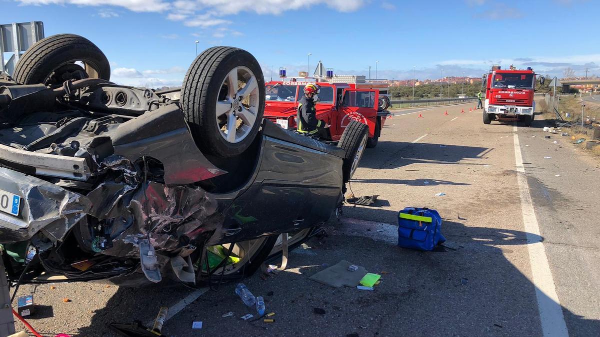 Tres heridos en un accidente de tráfico en la A-6 a la altura de Benavente