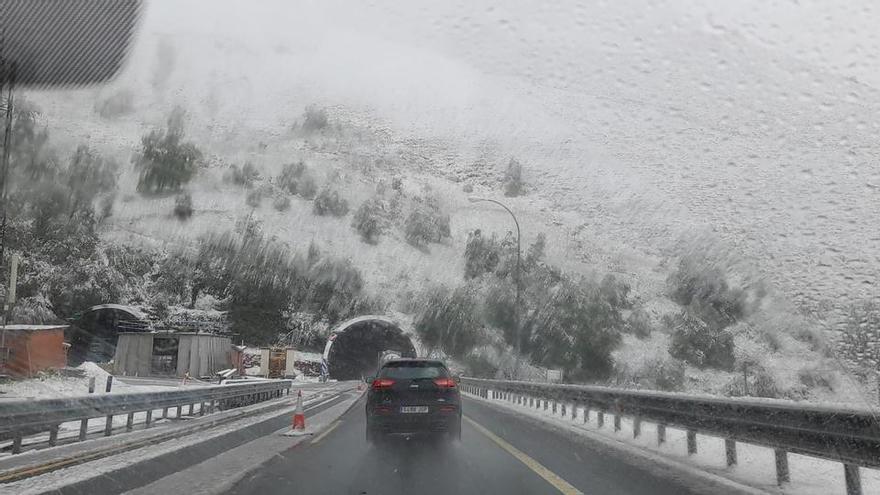 VÍDEO: Es invierno en mayo: nieve en Asturias y termómetros por debajo de los 4 grados bajo cero