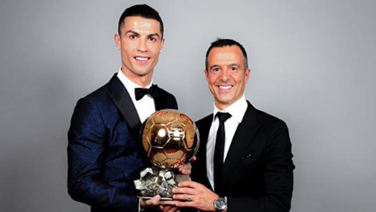 Cristiano Ronaldo y Jorge Mendes en la Gala de Balón de Oro