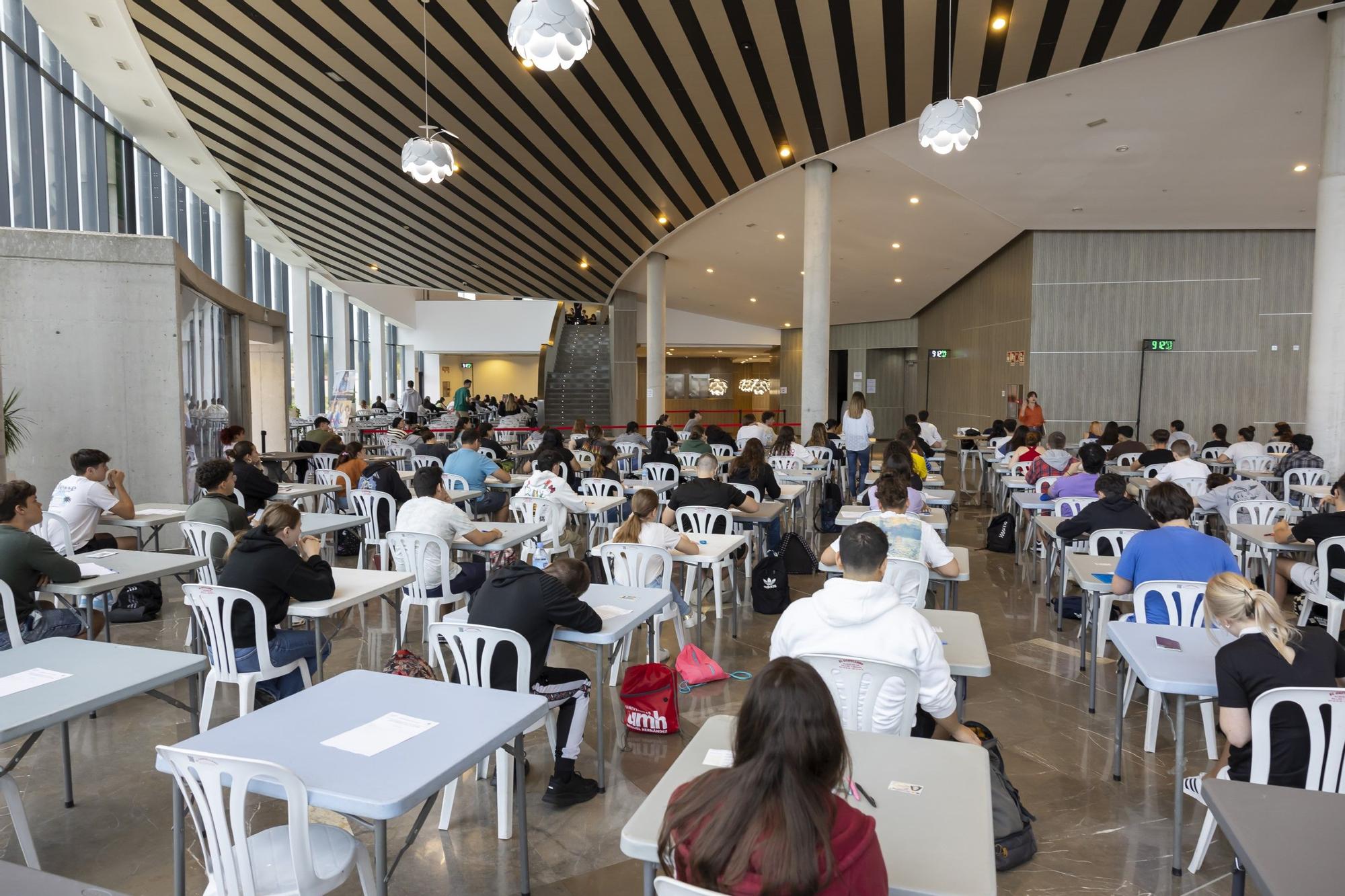 456 estudiantes de seis municipios están realizando las pruebas de la EBAU en el Auditorio Internacional de Torrevieja