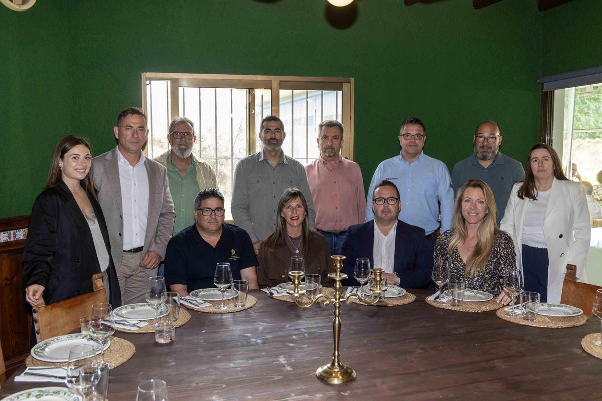 Ca’Vins amb Brases de la Nucía cierra la semana de Menjars de la Terra en las Marinas con un arroz meloso de pato, nísperos de Callosa y piñones como gran protagonista