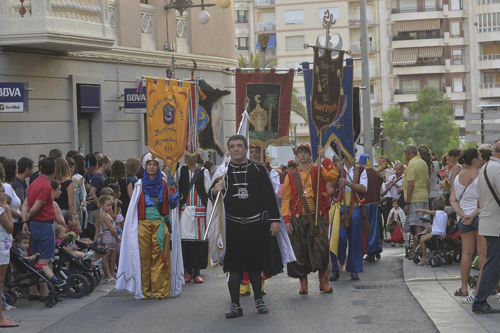 Los Moros y Cristianos reúnen a 350 niños en un desfile por las calles de Elche y la Gestora de Festejos Populares celebra una fiesta infantil en el Paseo de la Estación