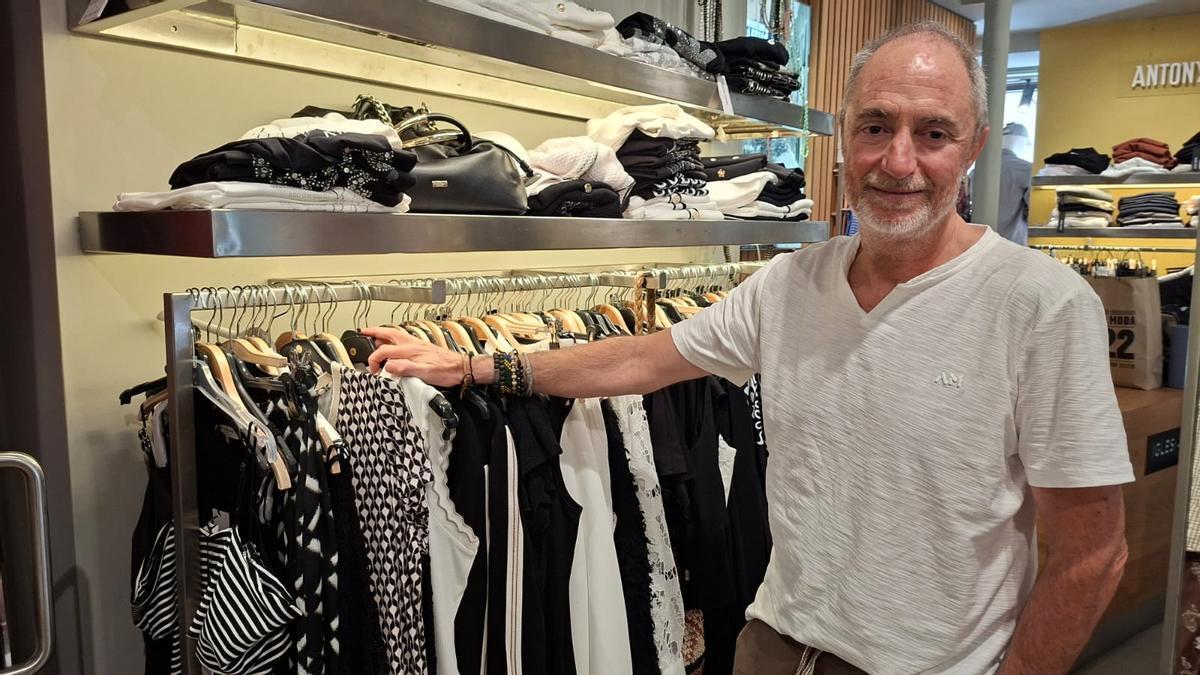 Valentí Cardona és la tercera generació d'Iglesias Moda, a la plaça Clavé