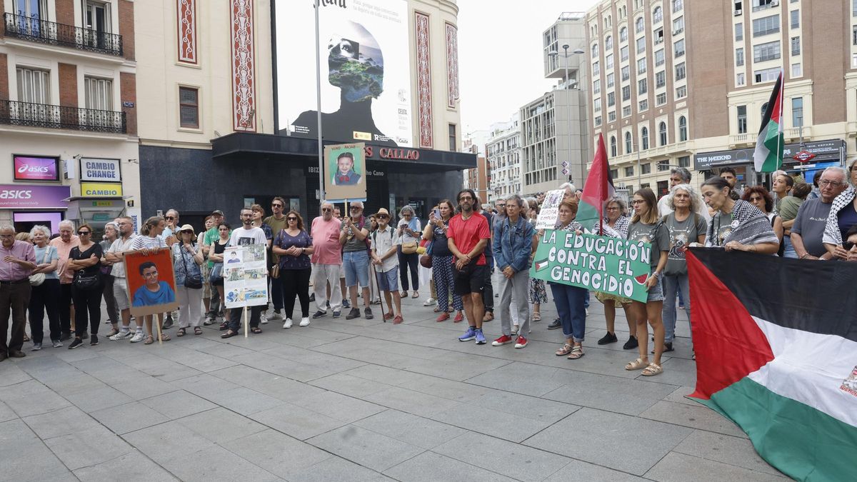 Los nombres de los 18.500 niños "asesinados" en Gaza, recitados en el centro de Madrid