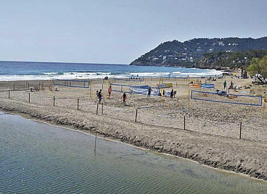 El temporal arrasa la arena de las playas ya regeneradas con 1,6 millones de euros