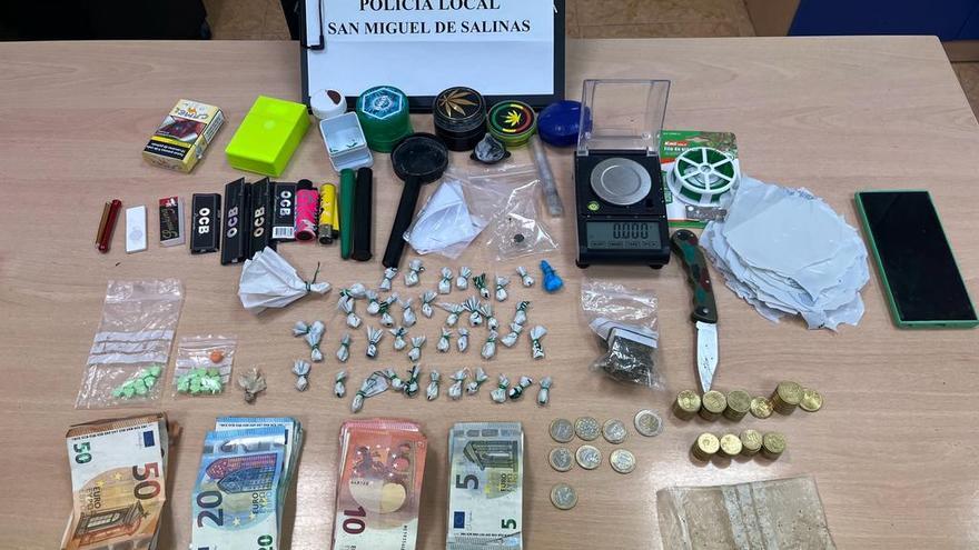 Un juez manda a prisión a un camarero de un salón de juegos de San Miguel de Salinas por tráfico de drogas