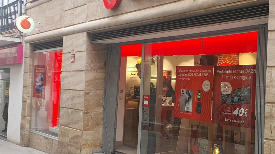 Roban 15 teléfonos móviles en una tienda de Vodafone de Mérida