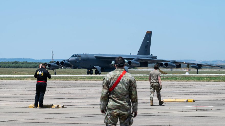 Estados Unidos despliega superbombarderos B-52 en la base sevillana de Morón