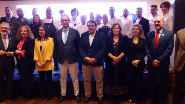 Participantes en el encuentro celebrado ayer en Rúa Quince. | LNE