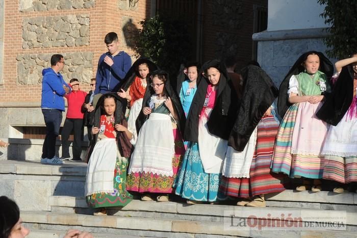 Ofrenda floral a la Virgen de las candidatas a Reina de la Huerta