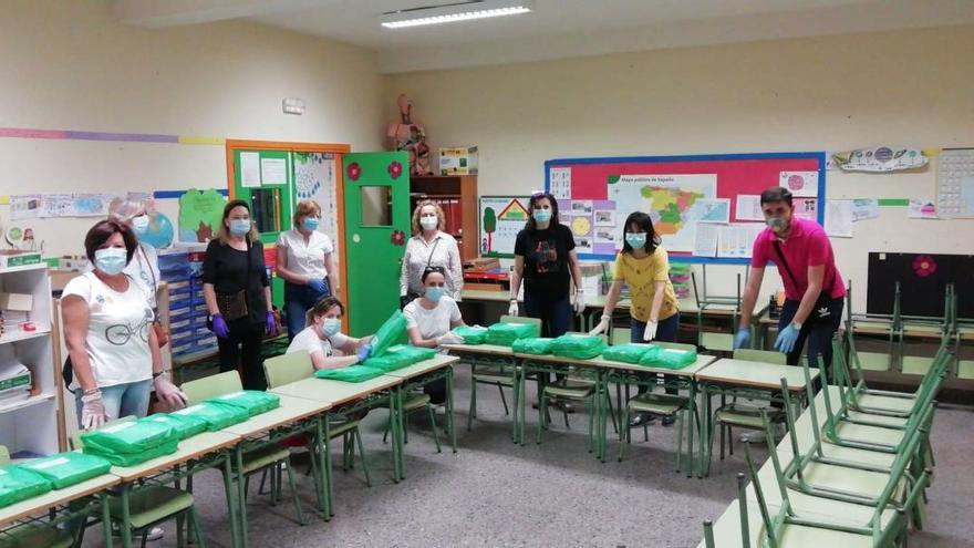 Los niños de Infantil y 1º y 2º de Educación Primaria de Torre Pacheco ya tienen sus libros en casa.