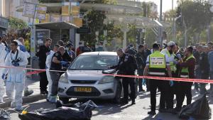 Escenario de los disparos mortales efectuados por dos palestinos en una parada de autobús de Jerusalén.