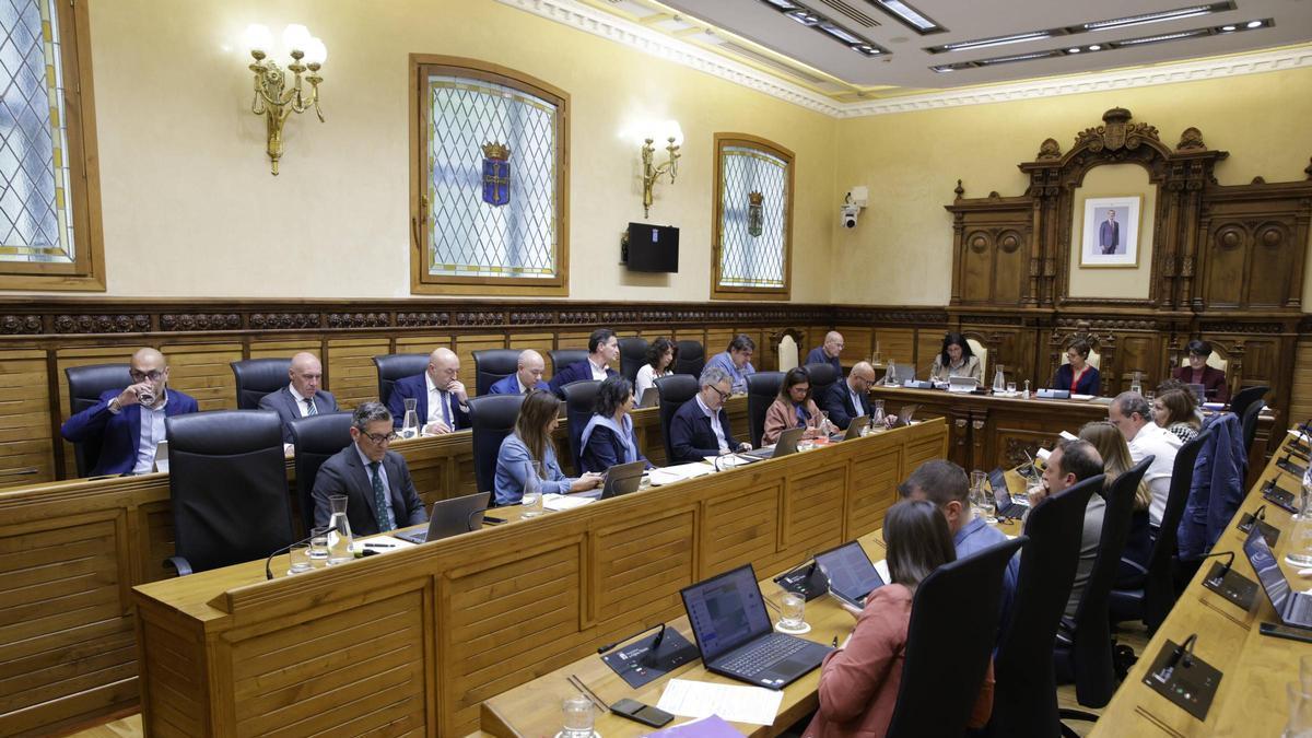 Concejales en una sesión del Pleno de Gijón.