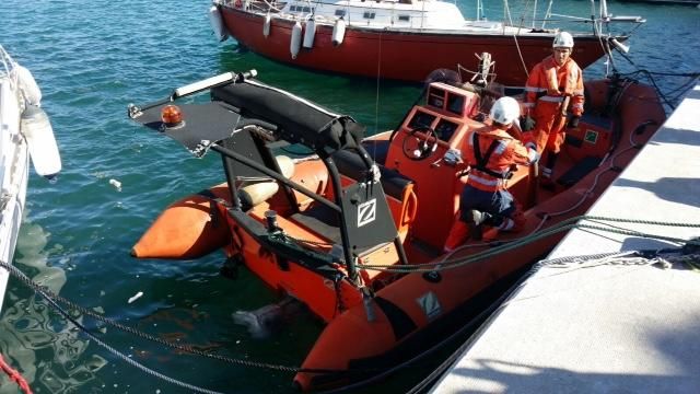 Buscan a una mujer en el agua en el Muelle Uno