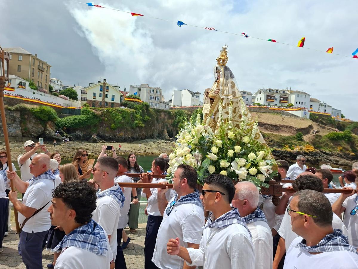 EN IMÁGENES: Tapia de Casariego, a rebosar en la procesión del Carmen