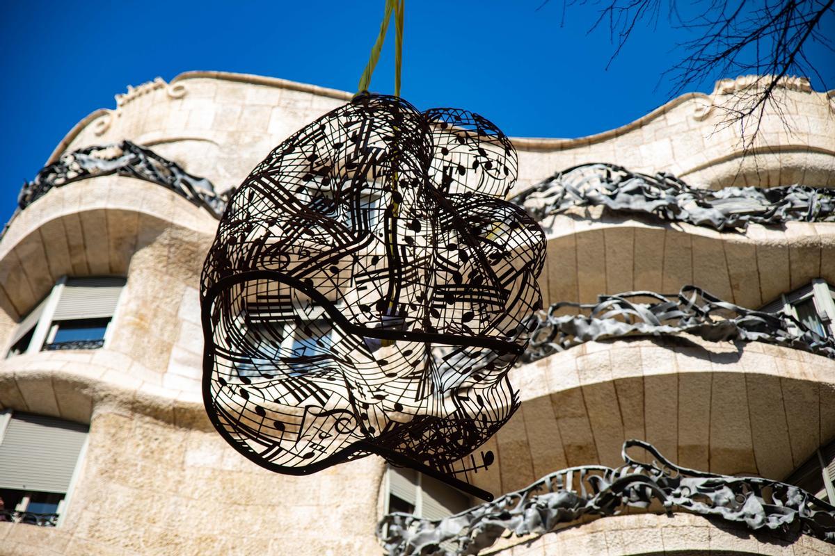 Una escultura de Jaume Plensa corona La Pedrera