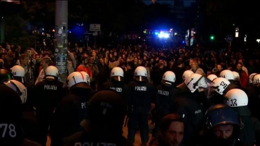 La policía alemana disuelve con cañones de agua una protesta por el G20