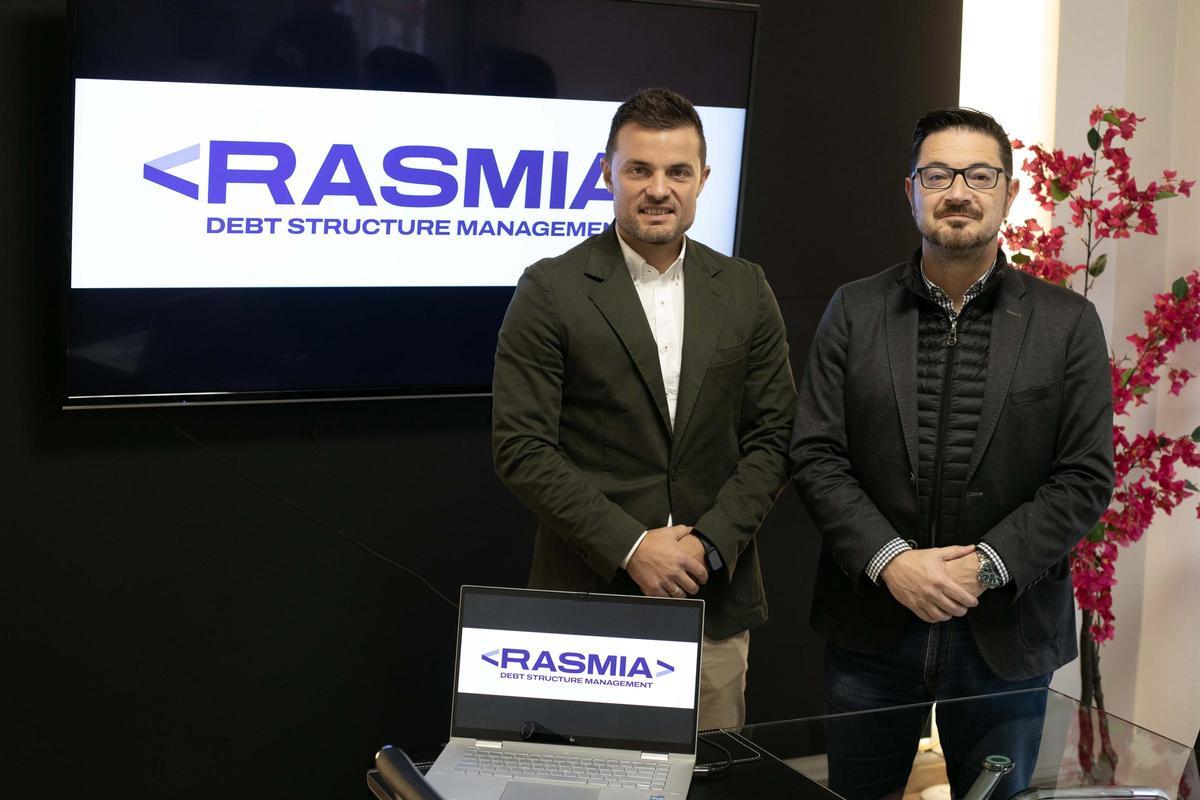 Luis Pérez y Jorge Navarro, en la sede de Alia Consultores, en Zaragoza.