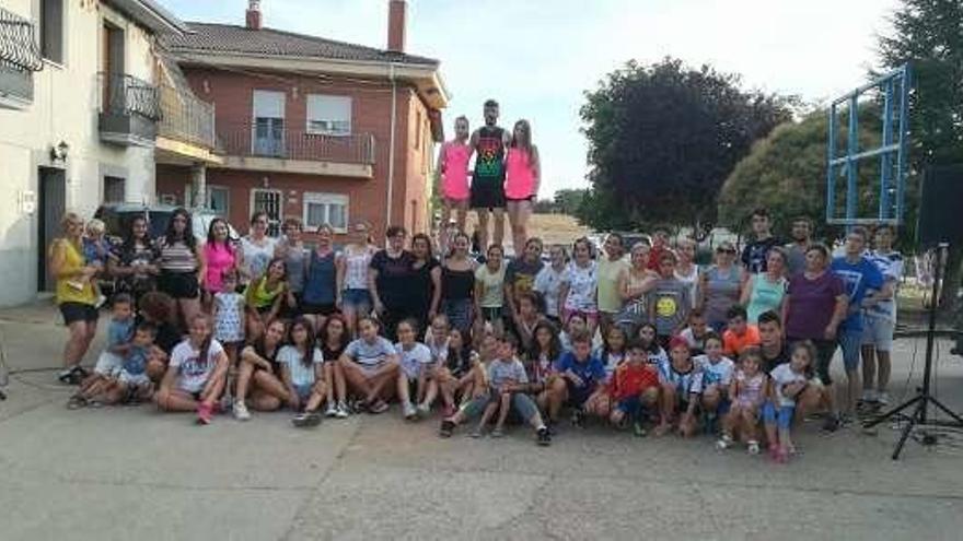 La juventud disfrutando de las fiestas de Samir de los Caños.