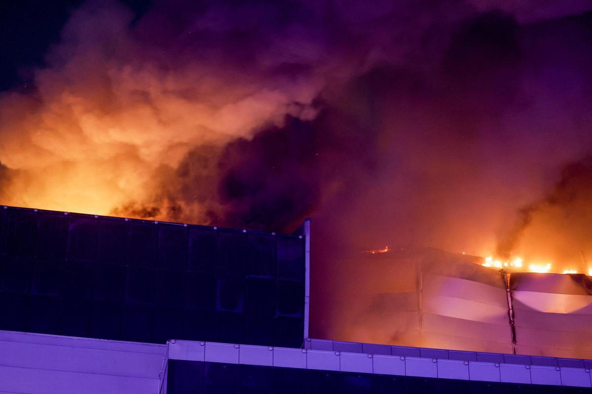 Atentado en una sala de conciertos de Moscú con decenas de muertos