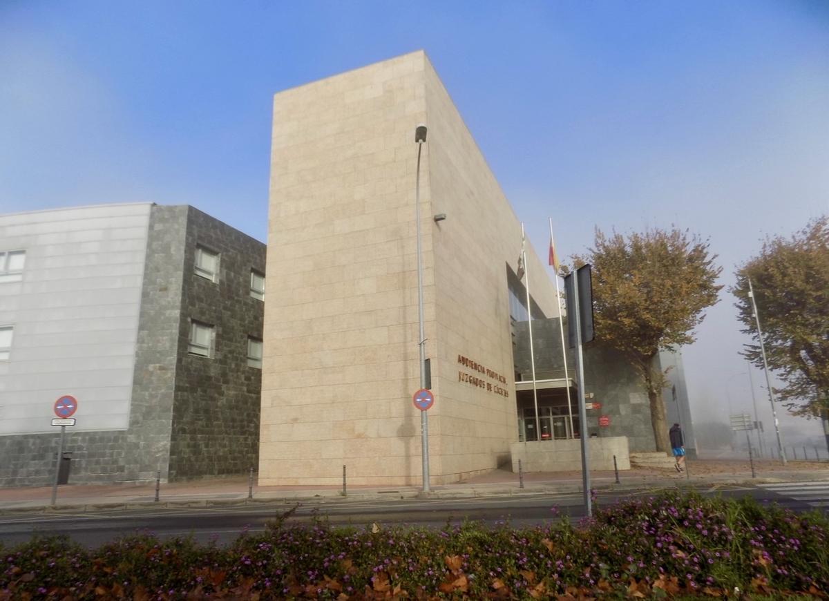 Juzgados de Cáceres, donde se celebrará el juicio este jueves.