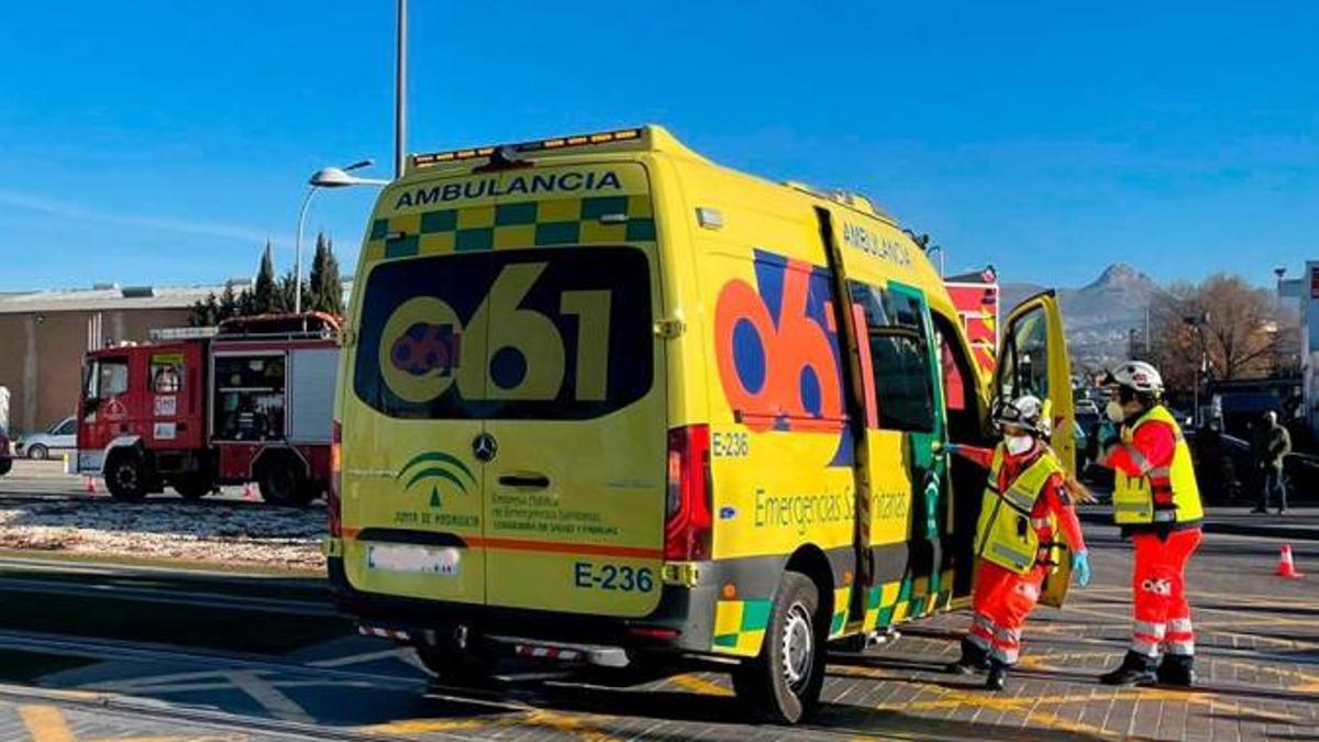 Una ambulancia del servicio de Emergencias 112 Andalucía