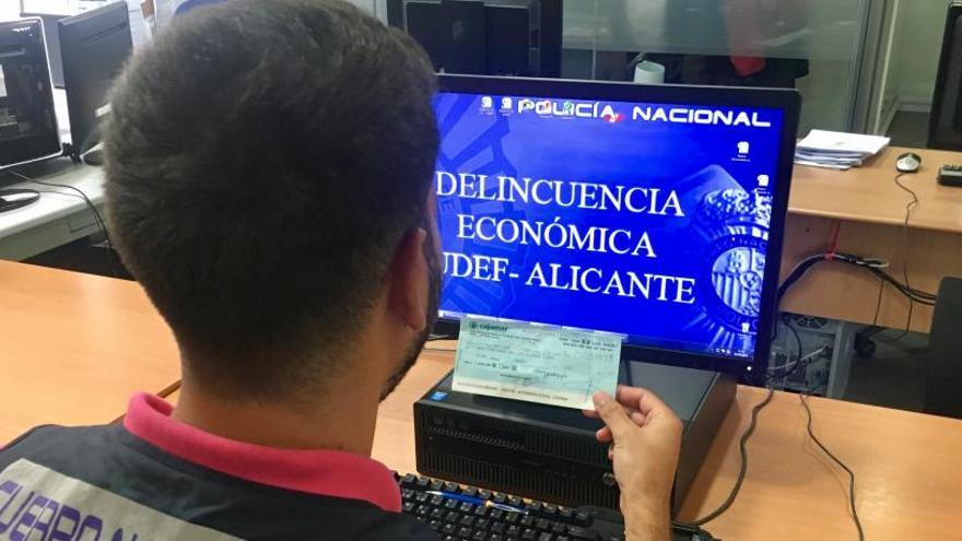 Detenido en Alicante por intentar cobrar un cheque falso de 150.000 euros