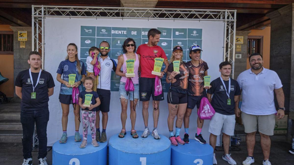 Foto de familia con los ganadores de la carrera Diente de Sierra. | | E.D.