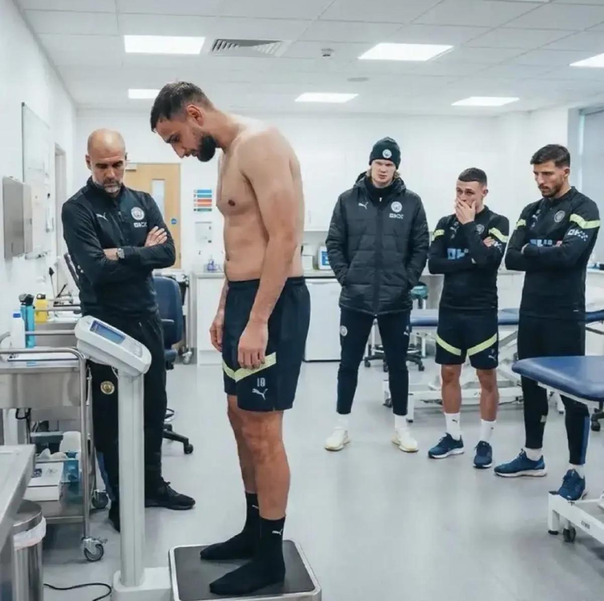 Pep Guardiola mantiene a ralla a sus jugadores tras la Navidad.